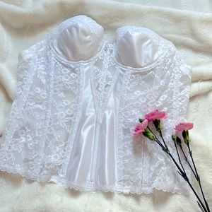 Hourglass Lace Bustier ☁️🕊️